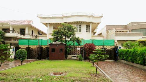 Accommodation  F-11/1