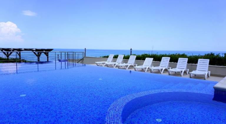 Apartment with terrace, pool & garden | Close to the beach | Pets allowed — photo 3