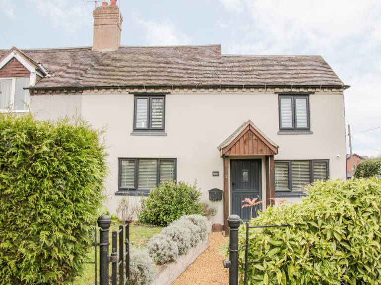 Cottage with garden | Beach view in Telford