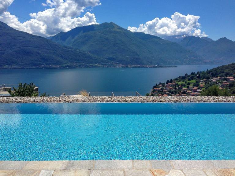 Children-friendly wonderful holiday apartment with garden & patio | Garden view | Dogs allowed in Gravedona