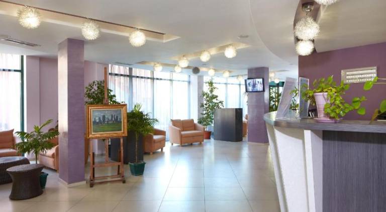 Serviced apartment with terrace, garden & pool | Dogs allowed — photo 3