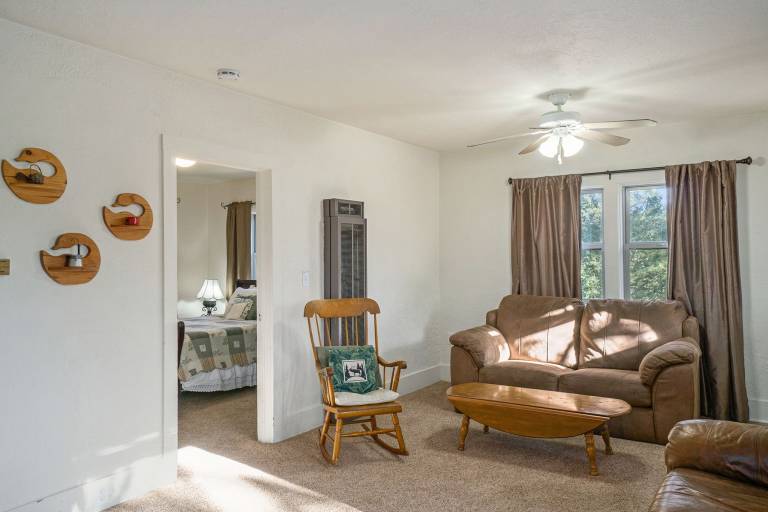 Cabin with barbecue, garden & hot tub | Mountain view — photo 4