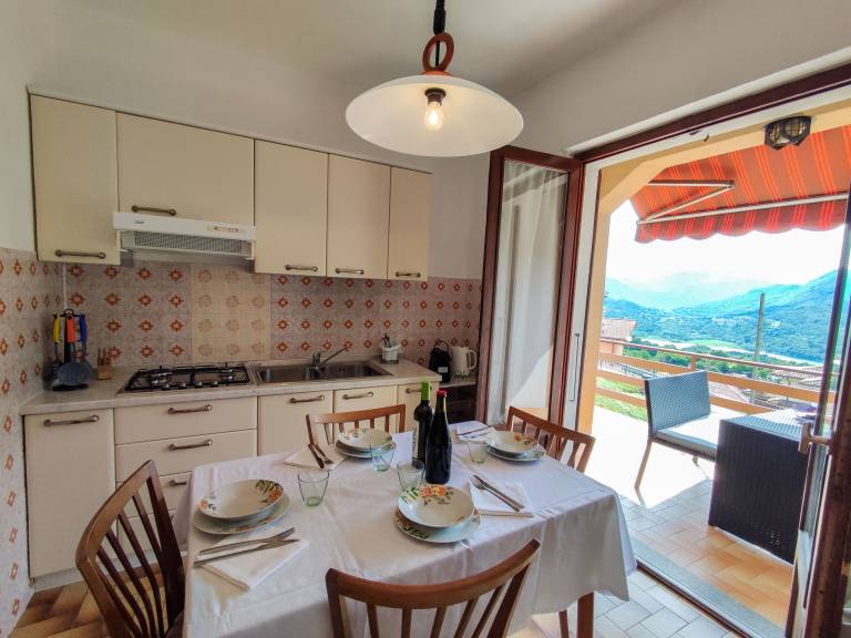 Children-friendly holiday apartment with patio, BBQ & yard | Lake view | Pets are welcome — photo 3