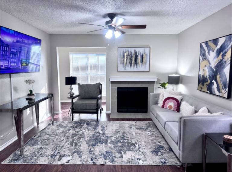 I012–World Cup Stay- 18 min to AT&T - Sleeps 4 - Public Transit in Irving, TX