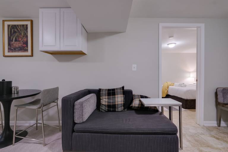 Work & Explore, Cozy Unit 5 Mi to UMD! — photo 4
