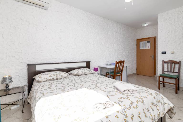 Dedicated room with patio | Pets are welcome — photo 3
