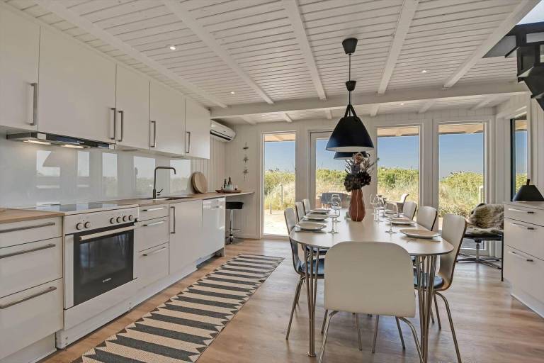 Vacation home with terrace & grill — photo 5