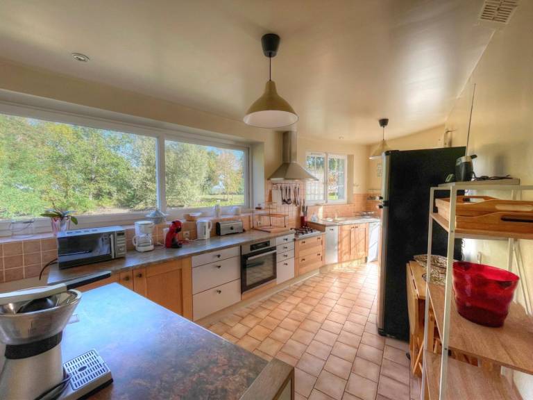 Cottage with yard & barbeque — photo 2