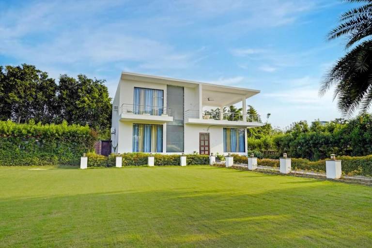 Charming vacation home with patio, pool & garden | Pets allowed — photo 4
