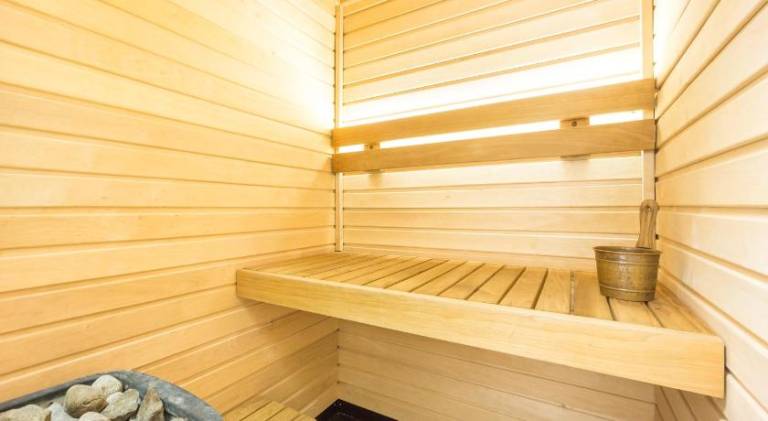 Vacation home with hot tub | Next to Town Hall Square | Pets allowed — photo 5