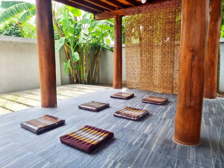 Vacation home with terrace, grill & yard | Garden view — photo 4