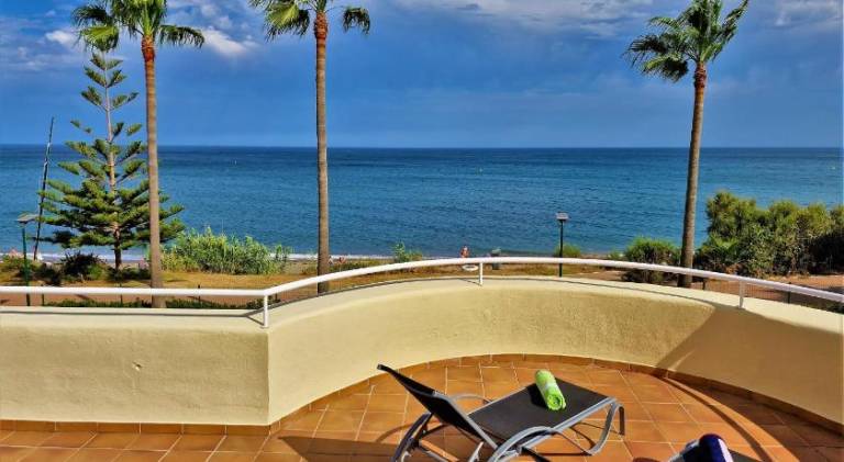 Beautiful holiday apartment with terrace, pool & yard | Next to the beach | Perfect for remote work | Pet-friendly — photo 4