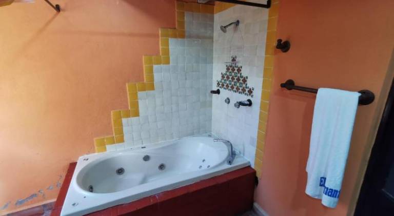Lodge with jacuzzi — photo 2