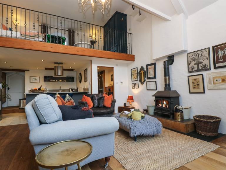 Family-friendly pleasant cottage with patio & yard | Beach view | Dogs allowed — photo 3