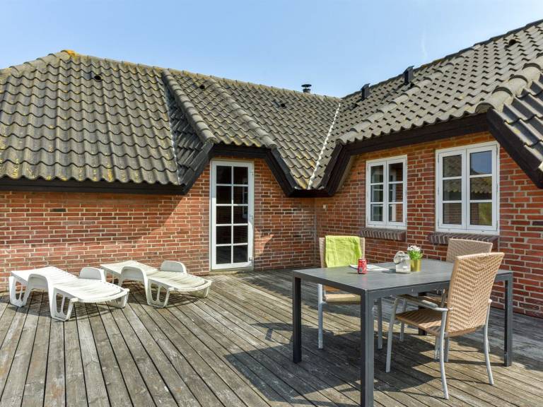 Child-friendly spacious vacation home with patio & sauna | Next to the beach | Pets allowed — photo 5