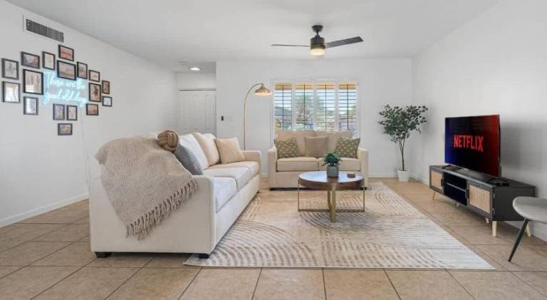 Charming vacation home with pool | Pets are welcome — photo 2