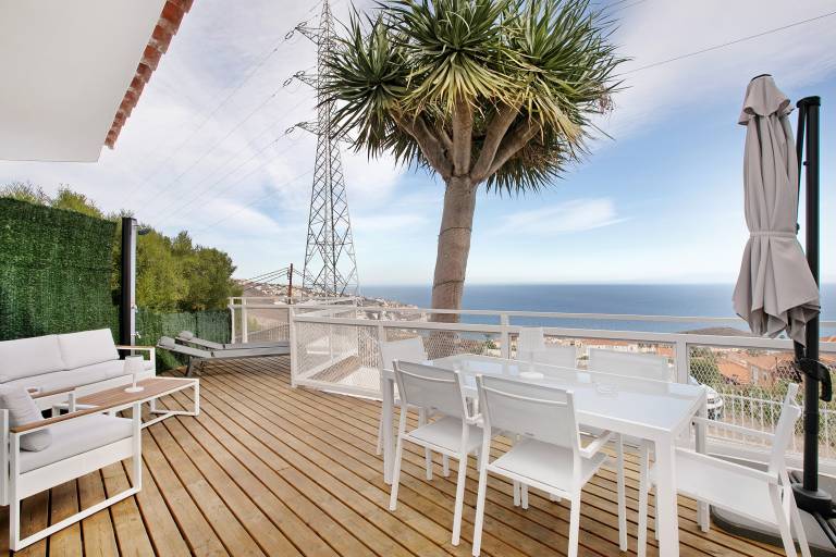 Vacation Home "El Chiringuito" with Sea View, Balcony & Wi-Fi — photo 2