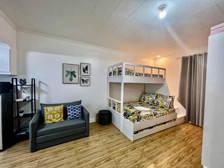 House with yard | Pets allowed in Morong