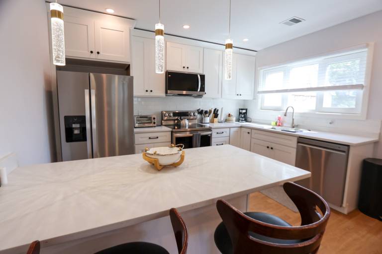THO752 Modern 2BR/2BA Gem near MIT Central Cambridge — photo 5