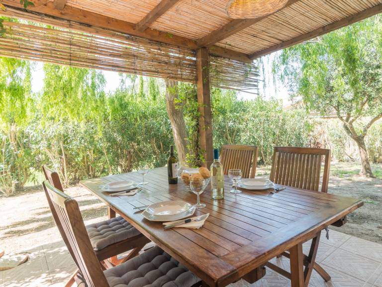 Vacation home with yard & patio — photo 2