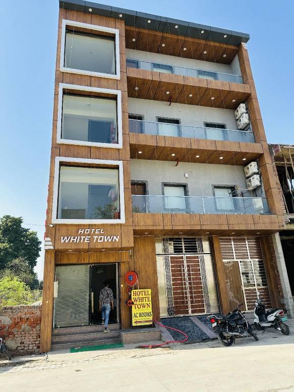 Hotel white town agra in Agra