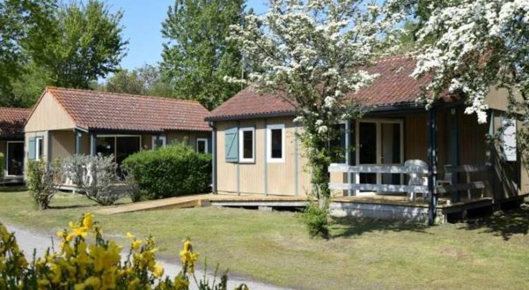 Camping L'Oree du Bois in Montreuil