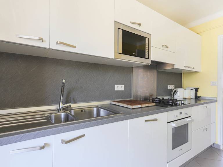 Fully equipped rental apartment with terrace | Close to the beach | Pets are welcome — photo 3