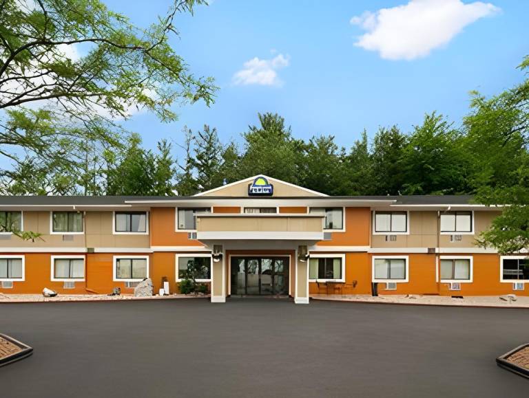 Days Inn & Suites by Wyndham Stevens Point in Stevens Point, WI