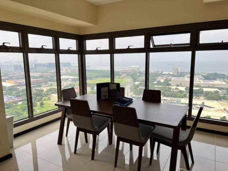 Nice vacation home with pool | Pets are welcome in Makati