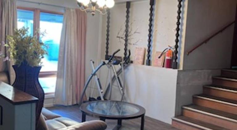 Shaligohomes @ 4425 E 6th Ave — photo 2