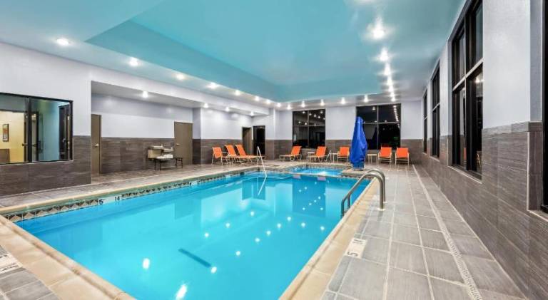 Flag Point Inn & Suites Pratt — photo 3