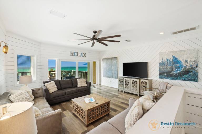 Silver Beach Retreat Beachfront & FREE VIP Package Beach Chair Service — photo 2
