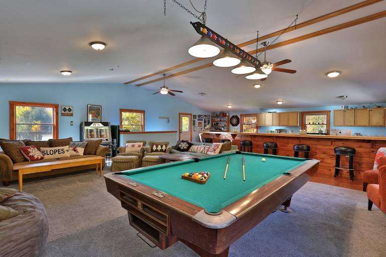 Winding Way Chalet: Large Family Ski Home with Amazing Amenities! Hot Tub. — photo 2