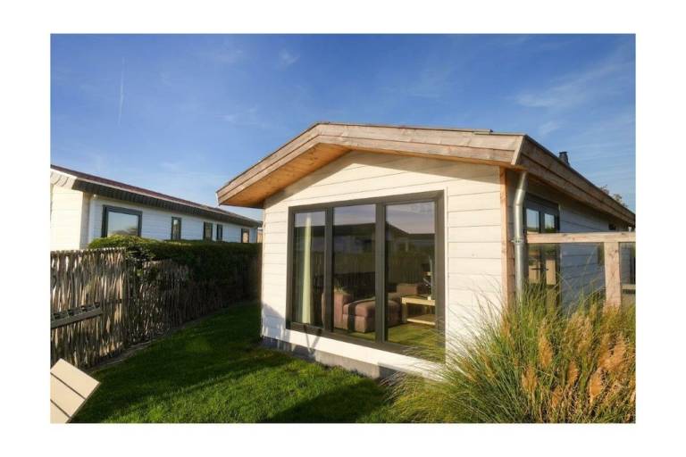 Chalet with patio & garden | Pets are welcome — photo 4