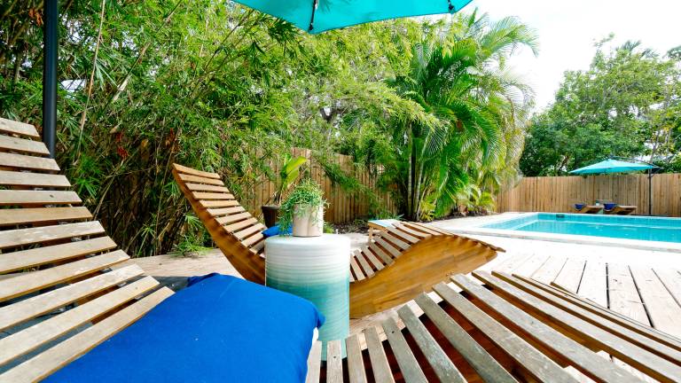 CREEKSIDE PALMS: 4 mi. to ANNA MARIA ISLAND, Sleeps 14, Heated Pool, Fishing, Kayak and Beach Gear! in Bradenton, FL