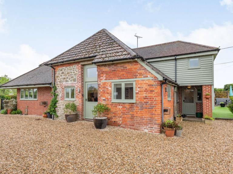 4 Bed in Blandford Forum 76544