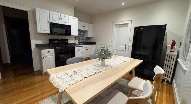 Spacious Revere 4 Bedrooms 2 Bathrooms Apartment Near Boston Airport and Beach — photo 3