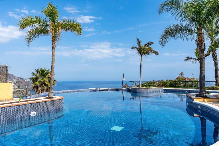 Holiday Home 'Casa Encontrada' with Shared Pool & Wi-Fi — photo 3