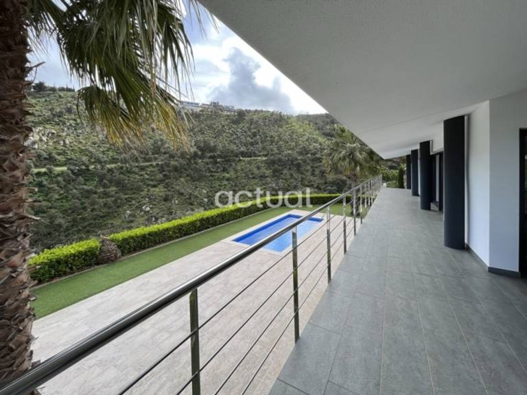 House with barbecue, private pool & yard — photo 5
