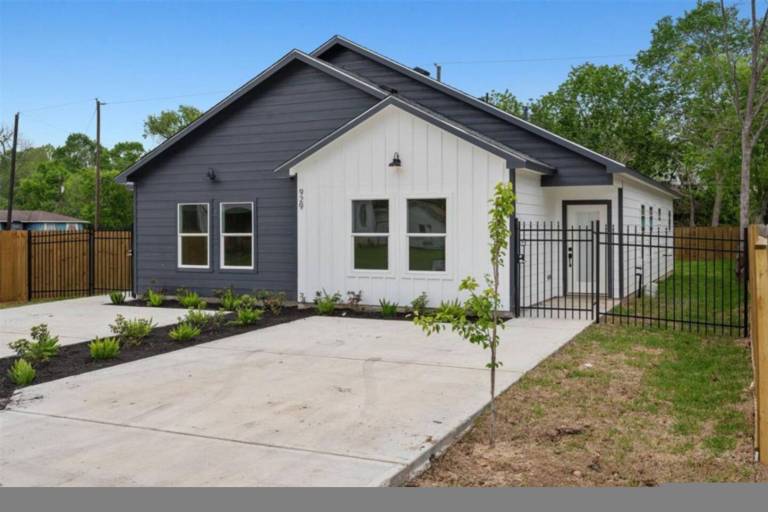 Quiet 3BR Home – Fast Access to IAH & Downtown — photo 3