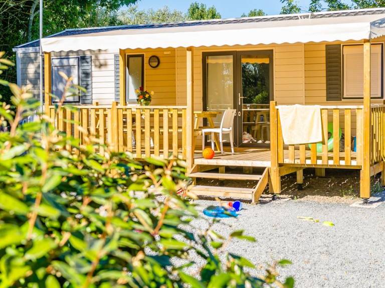 Mobile home with patio & heated pool — photo 4