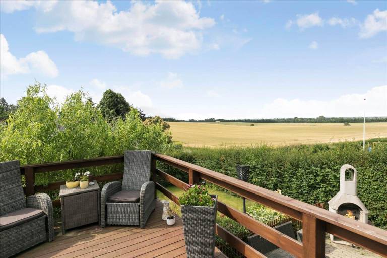 Fully equipped vacation home with patio | Dogs allowed — photo 2