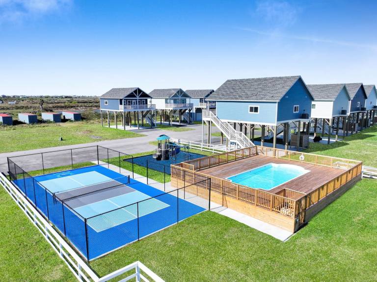 Vacation home with patio — photo 2