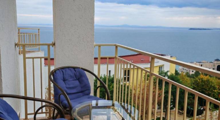 Apartment with pool & yard | Next to the beach | Dogs allowed in Sveti Vlas