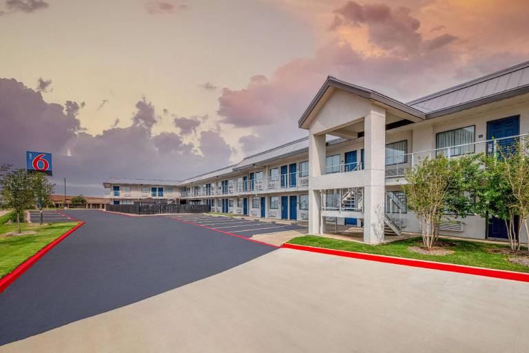 Motel 6 Euless, TX - Dallas — photo 5
