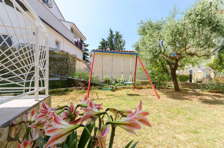 Wonderful apartment with terrace, private pool & grill | Garden view | Pet-friendly — photo 2