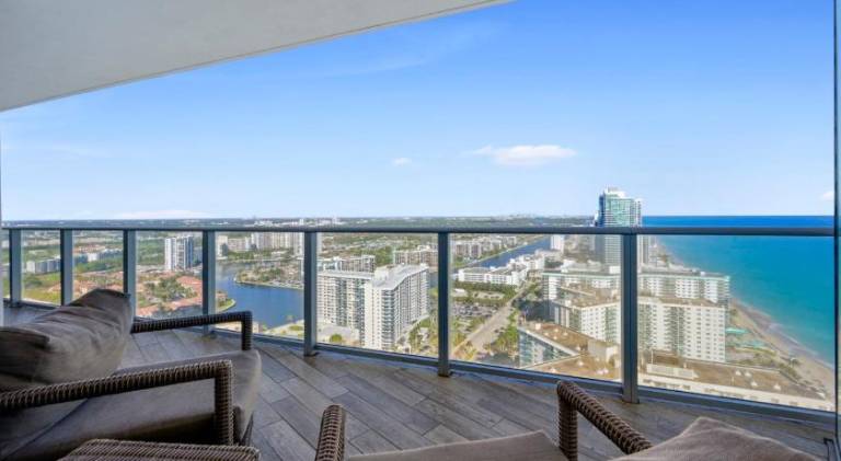 Luxury 2BR Beachfront Rooftop Pool and Spa — photo 3