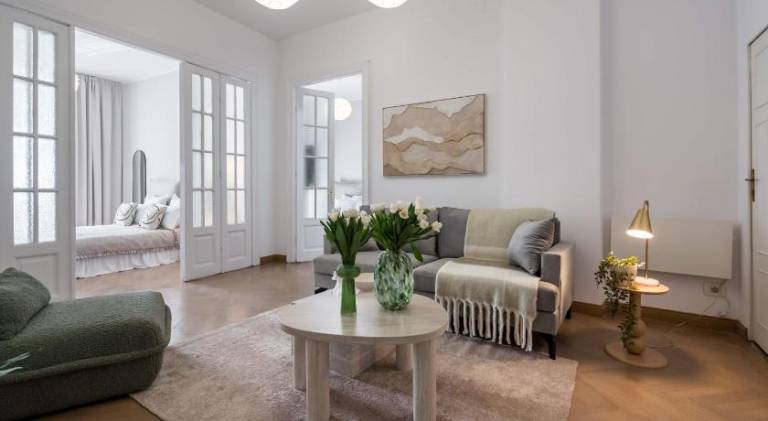 Calea 3BR Victoriei Stunner - Two Living Rooms - Balconies on the Avenue in Bucharest