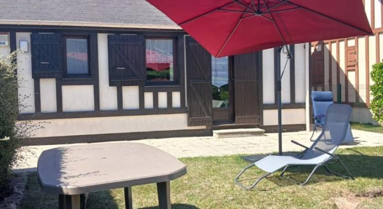 Chalet with 2 rooms for 5 persons in Caen