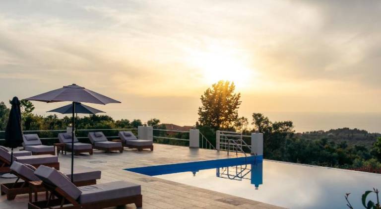 Rental apartment with BBQ, pool & garden in Lefkada